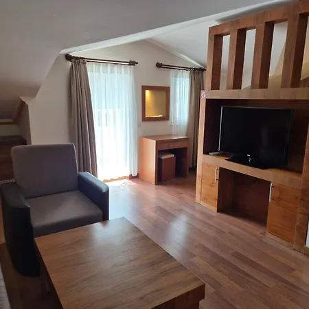 Hotel Dinara 2*